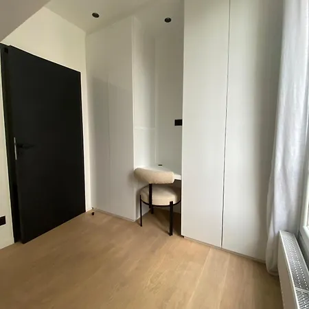 New Design By Architect Quiet Good Location 5 Min Walk From Paris 2 Min From Metro Line 1 And 7 Min From Wood And Apartment *