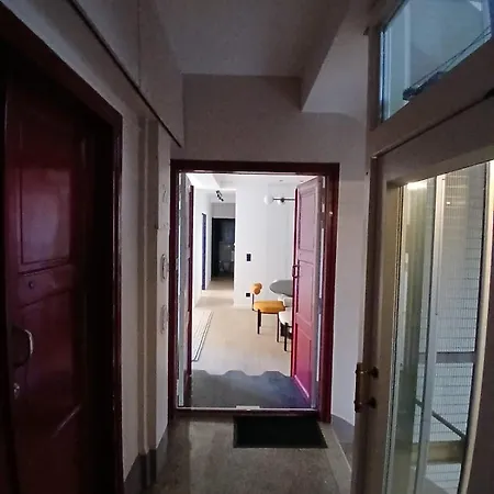 Apartment New Design By Architect Quiet Good Location 5 Min Walk From Paris 2 Min From Metro Line 1 And 7 Min From Wood And Saint-Mande