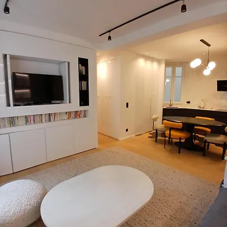 New Design By Architect Quiet Good Location 5 Min Walk From Paris 2 Min From Metro Line 1 And 7 Min From Wood And Apartment