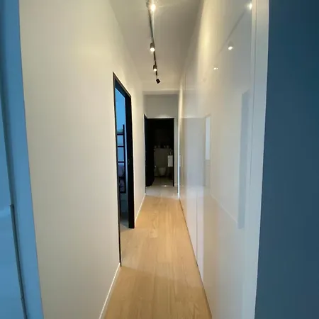 New Design By Architect Quiet Good Location 5 Min Walk From Paris 2 Min From Metro Line 1 And 7 Min From Wood And Apartment *