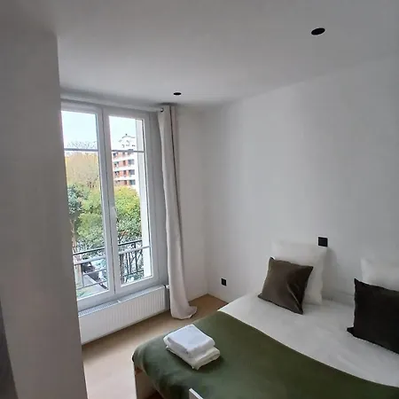 Apartment New Design By Architect Quiet Good Location 5 Min Walk From Paris 2 Min From Metro Line 1 And 7 Min From Wood And *